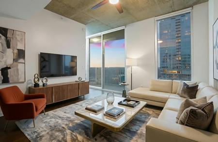 360 Nueces ST