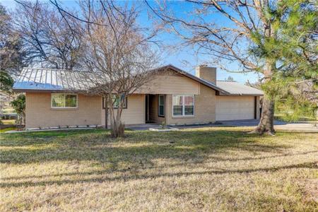 414 E Castleshoals DR