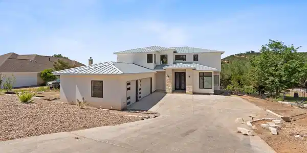 8128 Beauregard DR
