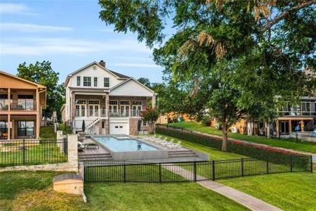 341 Meadowlakes DR