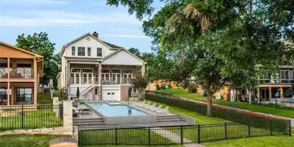 341 Meadowlakes DR