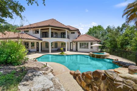 2404 University Club DR