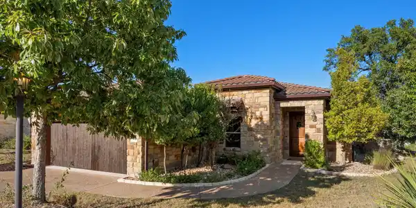 102 Cedar Glen CV