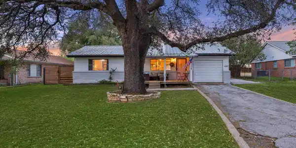 4247 River Oaks DR