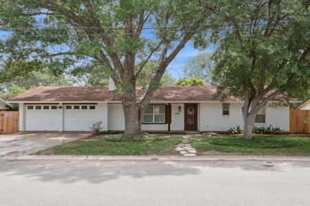 1334 Carnation LN