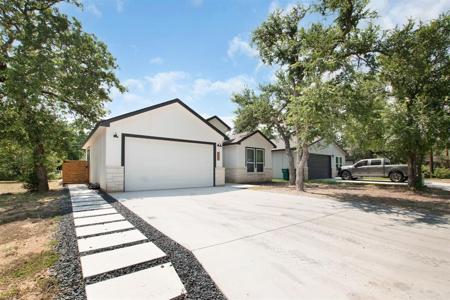 716 Pine LN