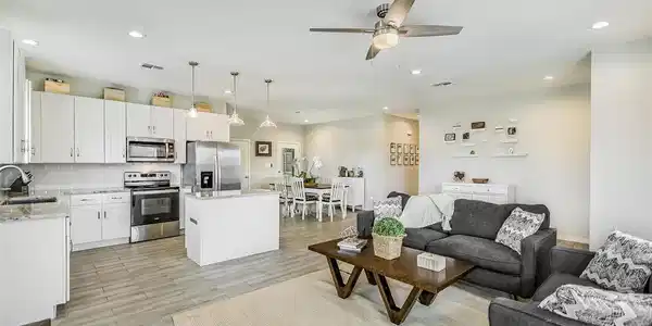 701 Maple LN