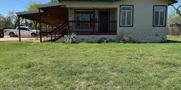 802 Magnolia LN