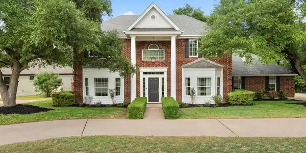 558 Peterson LN