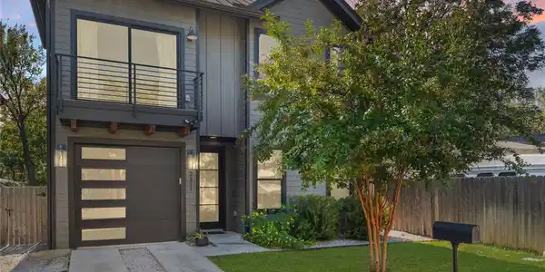 2211 Santa Rosa ST