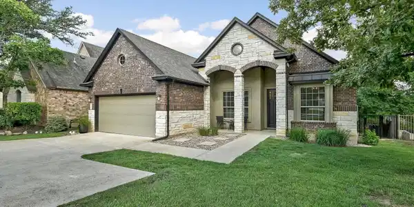 223 Bellagio DR