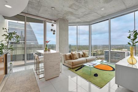 360 Nueces ST