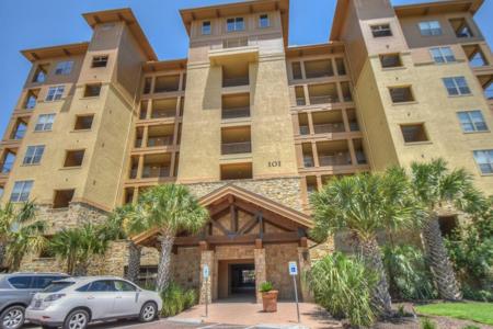 101 West Bank DR