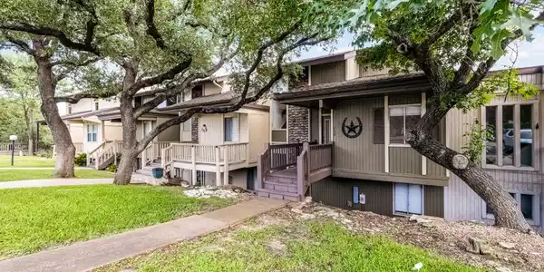 229 Comanche LN