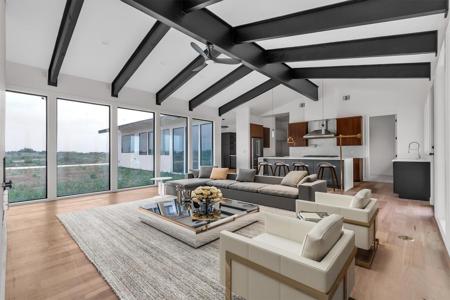 458 Legacy Hills DR