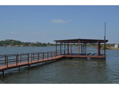 1025 Lakeshore Loop