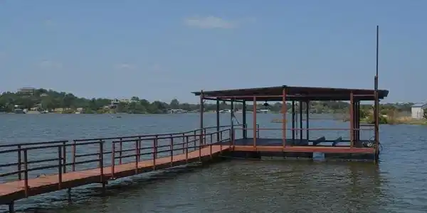 1025 Lakeshore Loop