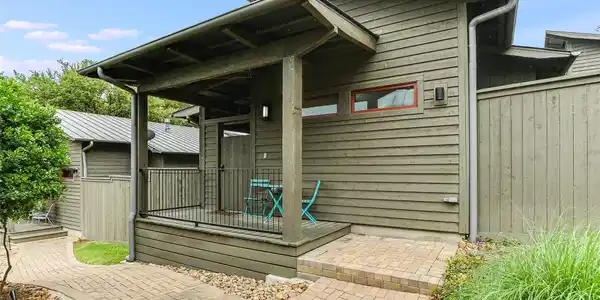 2113 Barbaro WAY