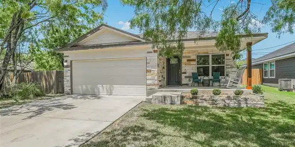 812 Magnolia LN