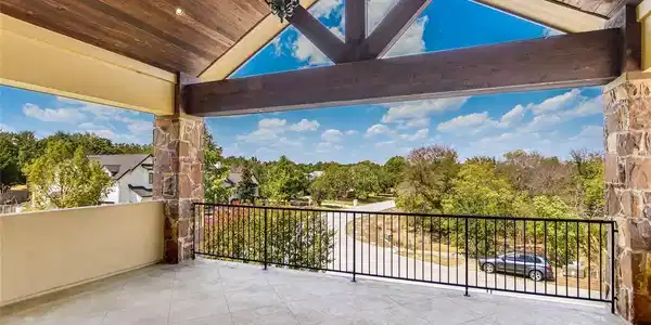 408 BROOKS HOLLOW