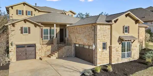 207 Coopers Crown LN