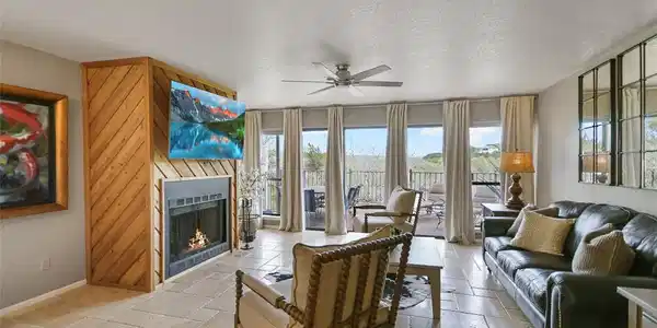 340 Harbor DR