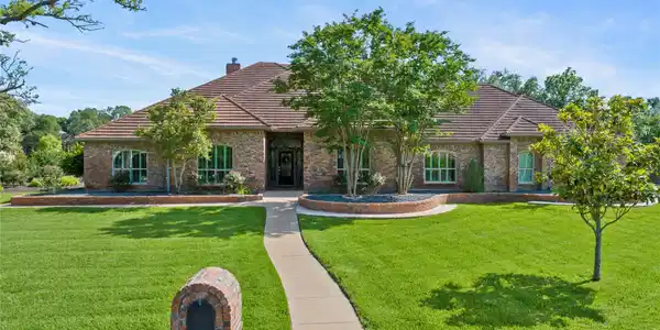 3818 Southlake DR