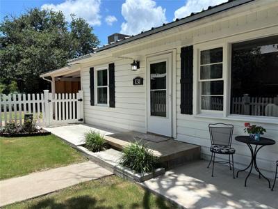 131 E White Rock