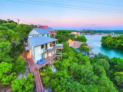 1800 LAKESHORE DR
