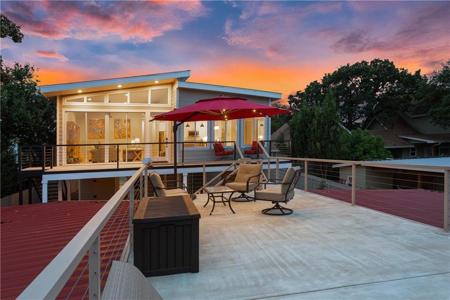 411 Robinhood LN