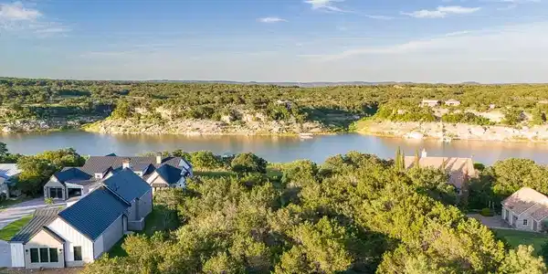 3016 Travis Lakeside DR