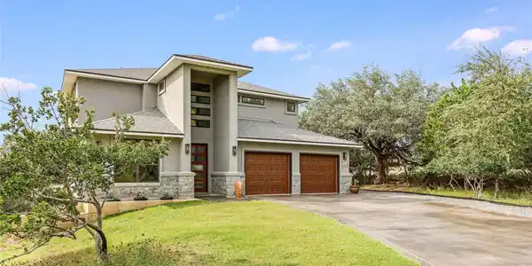 18700 Venture DR