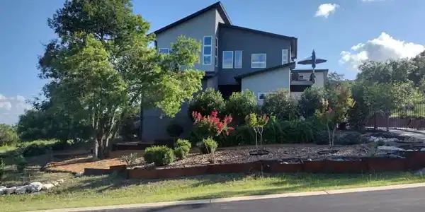8600 Kelly CV N