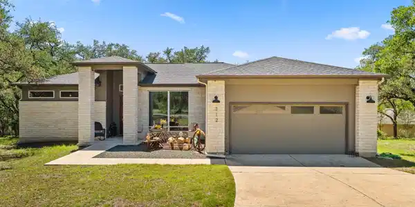 312 Bedford DR