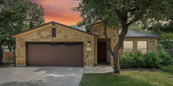 21715 Crystal WAY