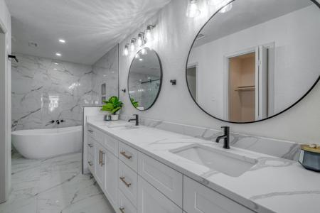 313 Lucy LN