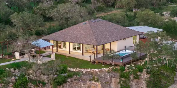 1104 Cliffview DR