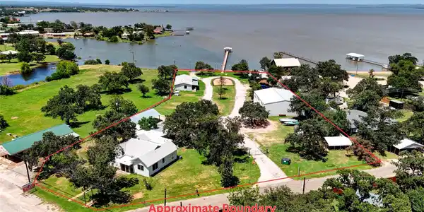 1504 Ranch Road 261