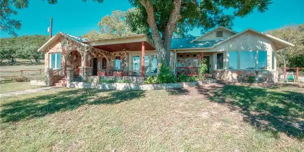 121 Equestrian WAY