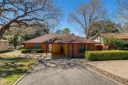 203 Robin RD