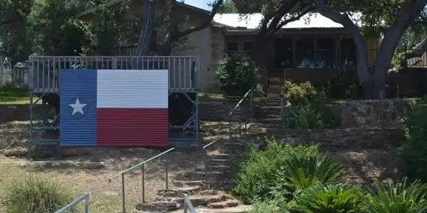 212 Point St