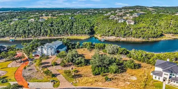 7216 Getaway DR
