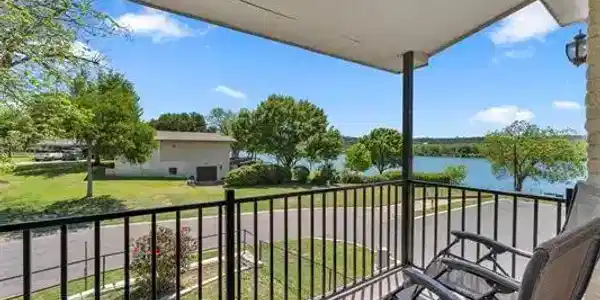 319 Meadowlakes DR