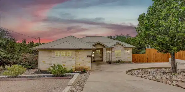 5004 Arrowhead DR