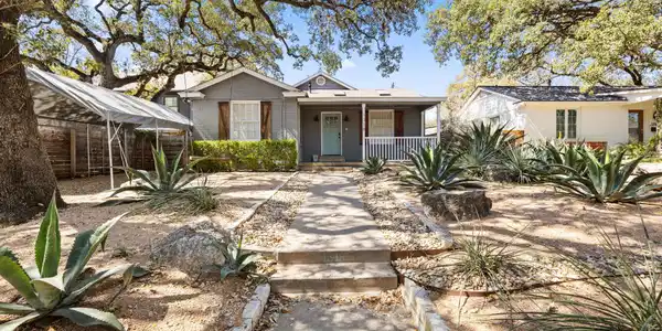 1318 Bonham TER