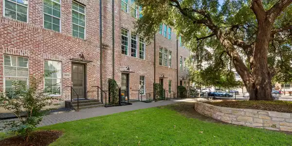 1301 Town Creek DR