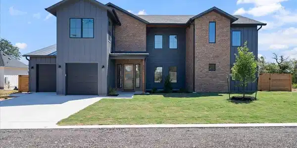 8609 Nina LN