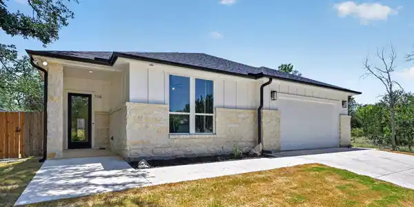 116 E Hickory DR