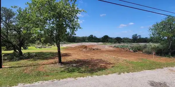125 W Live Oak DR W