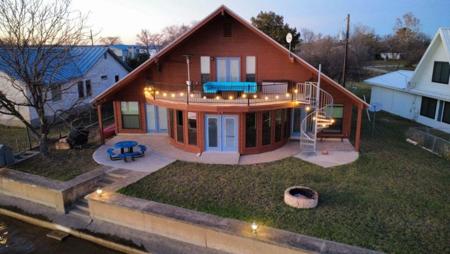 746 E Island DR